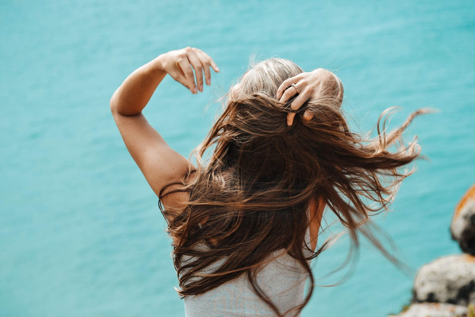 5 Tips for Smooth Lustrous Hair on the Go